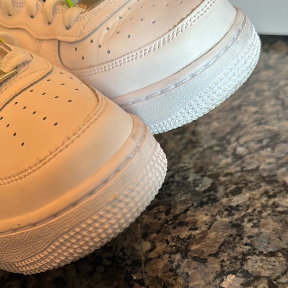 Nike Air Force 1 LV8 1 White with Green Accents EUC 8.5 or 7Y - Picture 11 of 15